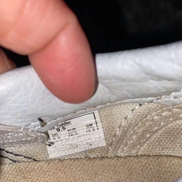 Rare slip on Peanuts Vans 9.5C clean bottoms! - Picture 3 of 4